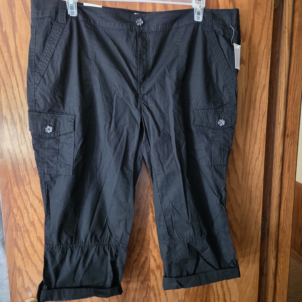 Super Comfy Capris, Summer Is Right Around The Corner. SO Black Casual Pants